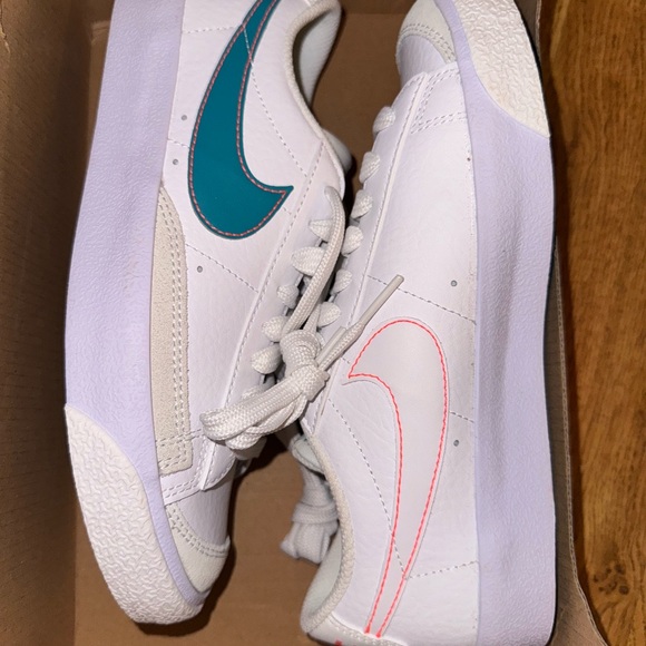NEW Nike Blazer low aquamarine/orange 4.5Y